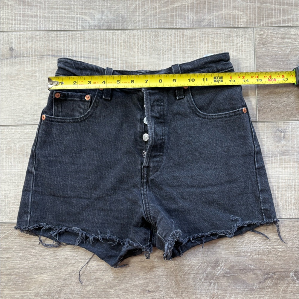 Levi’s Ribcage Black High-Waisted Jean Shorts - Picture 4 of 6